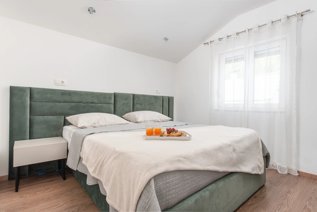 Tugare Holiday House with Heated Pool for 10 Guests
