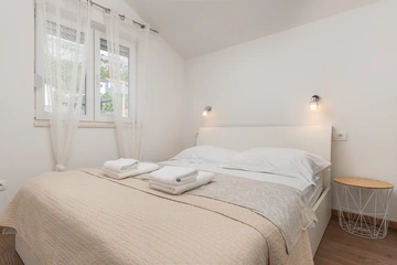 Tugare Holiday House with Heated Pool for 10 Guests