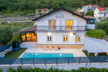 Tugare Holiday House with Heated Pool for 10 Guests