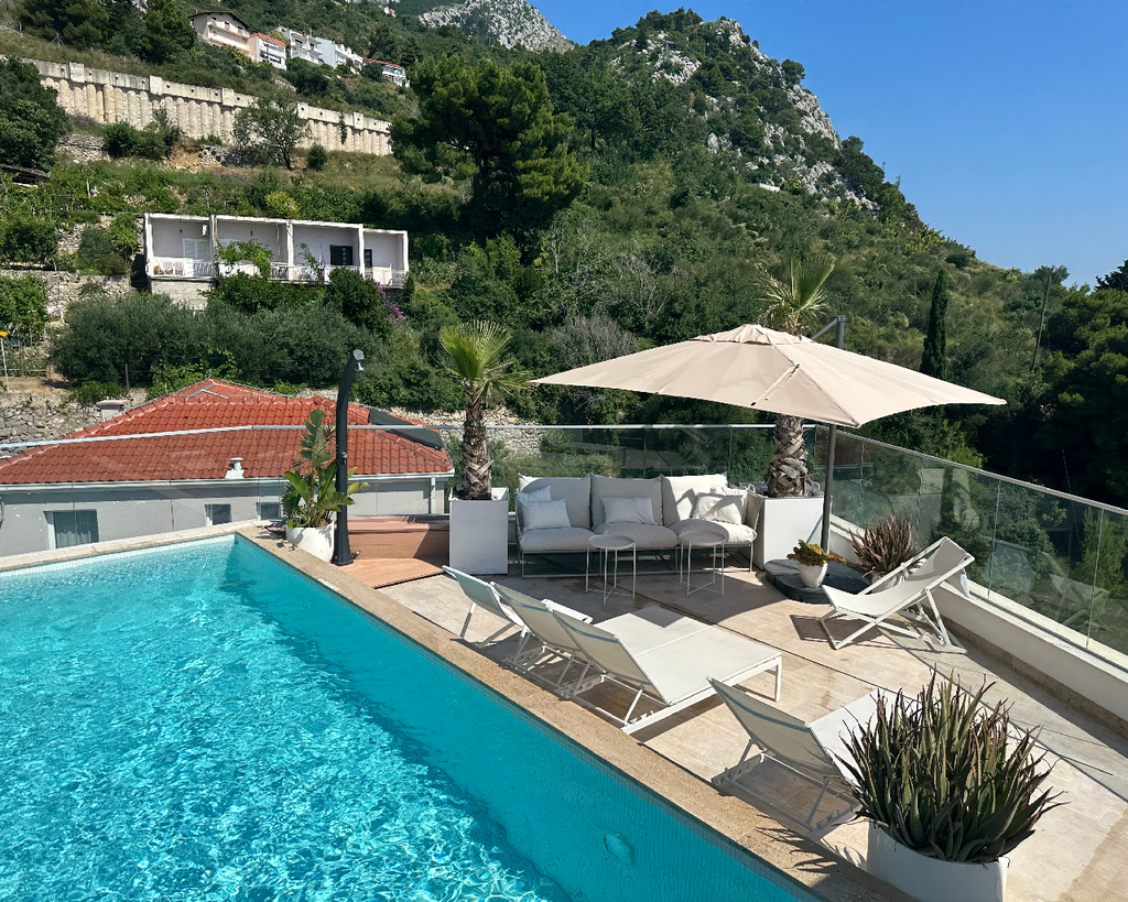 Apartment in Omiš with Heated Private Pool