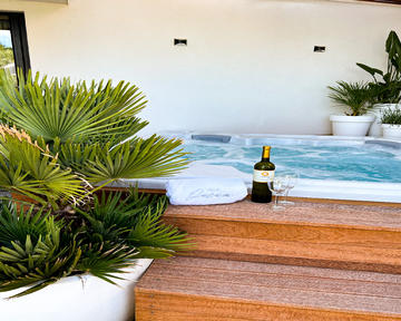 Omiš 2-Bedroom Apartment with Private Jacuzzi Terrace