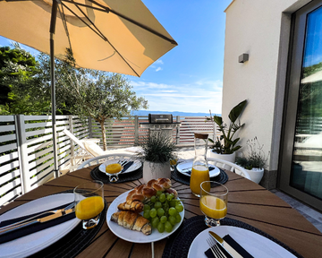 Omiš 2-Bedroom Apartment with Private Jacuzzi Terrace