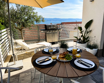 Omiš 2-Bedroom Apartment with Private Jacuzzi Terrace