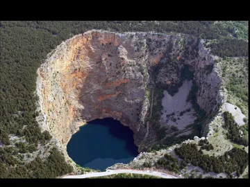 5-Bedroom Villa with Jacuzzi and Pool in Vinjani Donji