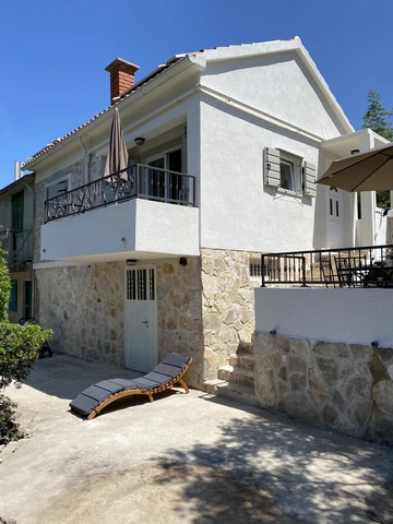 Holiday House in Žut for Up to 4 Guests