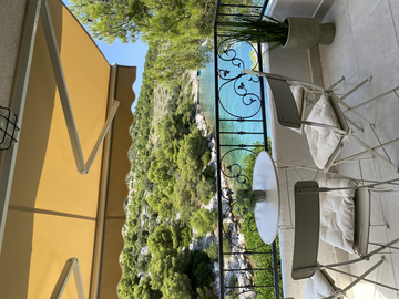 Holiday House in Žut for Up to 4 Guests