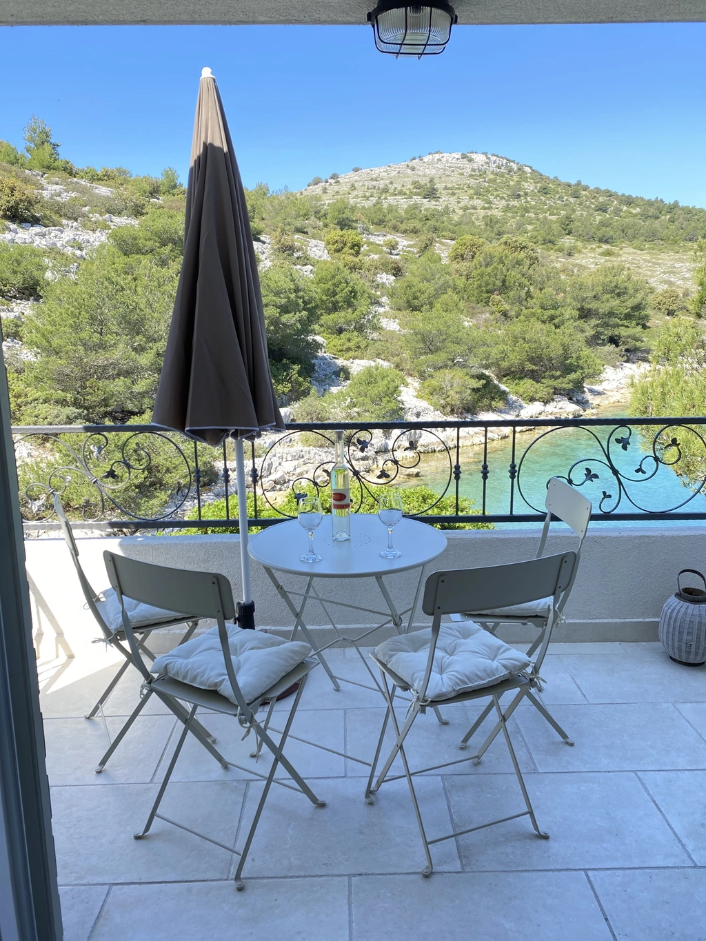 Holiday House in Žut for Up to 4 Guests