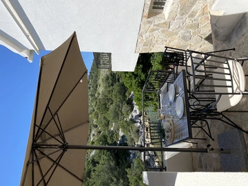 Holiday House in Žut for Up to 4 Guests