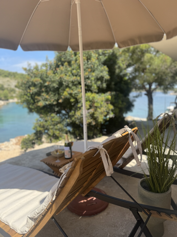 Holiday House in Žut for Up to 4 Guests