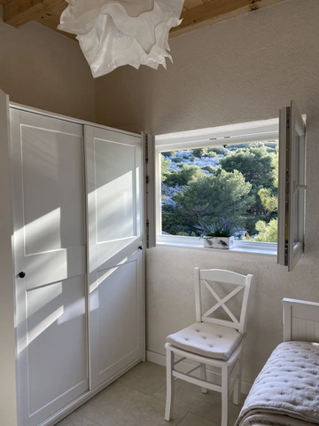 Holiday House in Žut for Up to 4 Guests