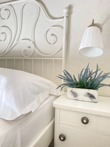 Holiday House in Žut for Up to 4 Guests