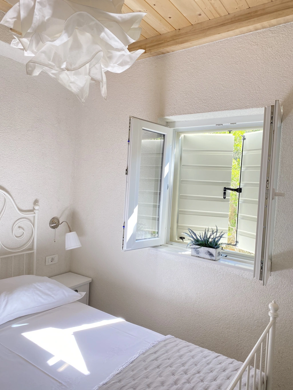 Holiday House in Žut for Up to 4 Guests