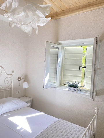 Holiday House in Žut for Up to 4 Guests