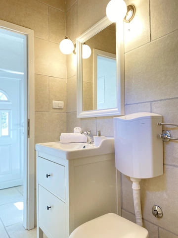 Holiday House in Žut for Up to 4 Guests