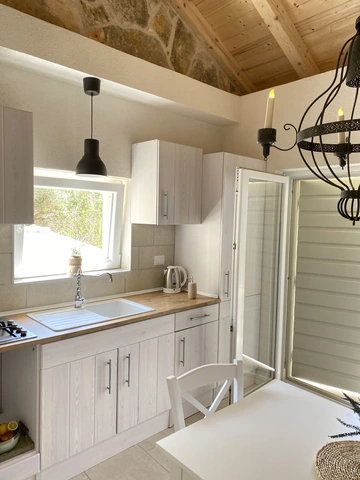 Holiday House in Žut for Up to 4 Guests