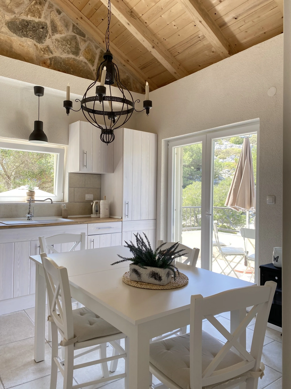 Holiday House in Žut for Up to 4 Guests