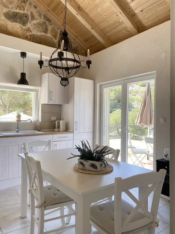 Holiday House in Žut for Up to 4 Guests