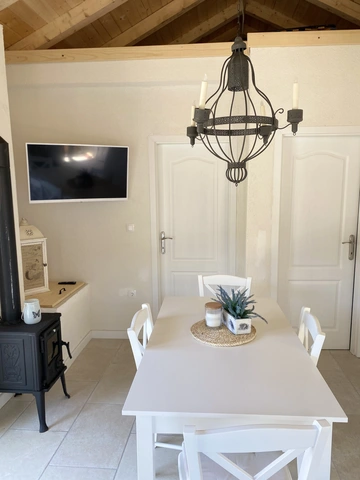 Holiday House in Žut for Up to 4 Guests