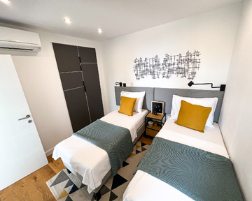 Balcony 2-Bedroom Apartment for 4 in Omiš