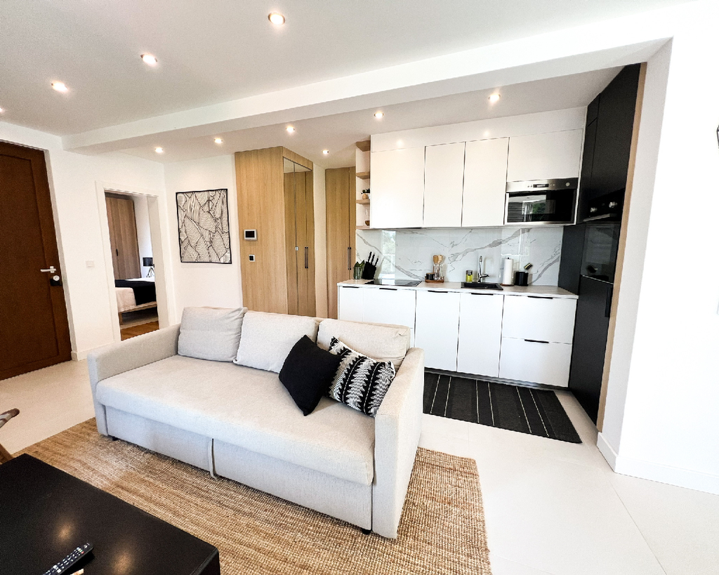 Balcony 2-Bedroom Apartment for 4 in Omiš