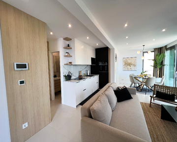 Balcony 2-Bedroom Apartment for 4 in Omiš