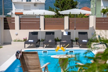 Košute Holiday House with Heated Pool and Private Garden