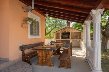 Košute Holiday House with Heated Pool and Private Garden