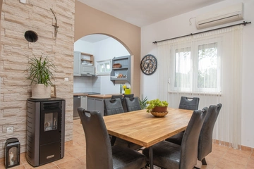 Košute Holiday House with Heated Pool and Private Garden