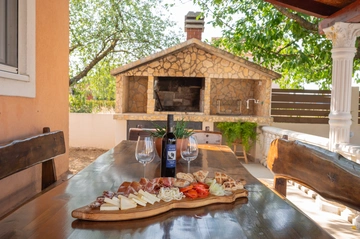 Košute Holiday House with Heated Pool and Private Garden