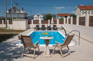Košute Holiday House with Heated Pool and Private Garden