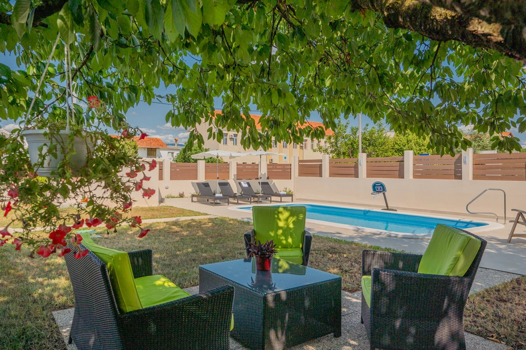 Košute Holiday House with Heated Pool and Private Garden