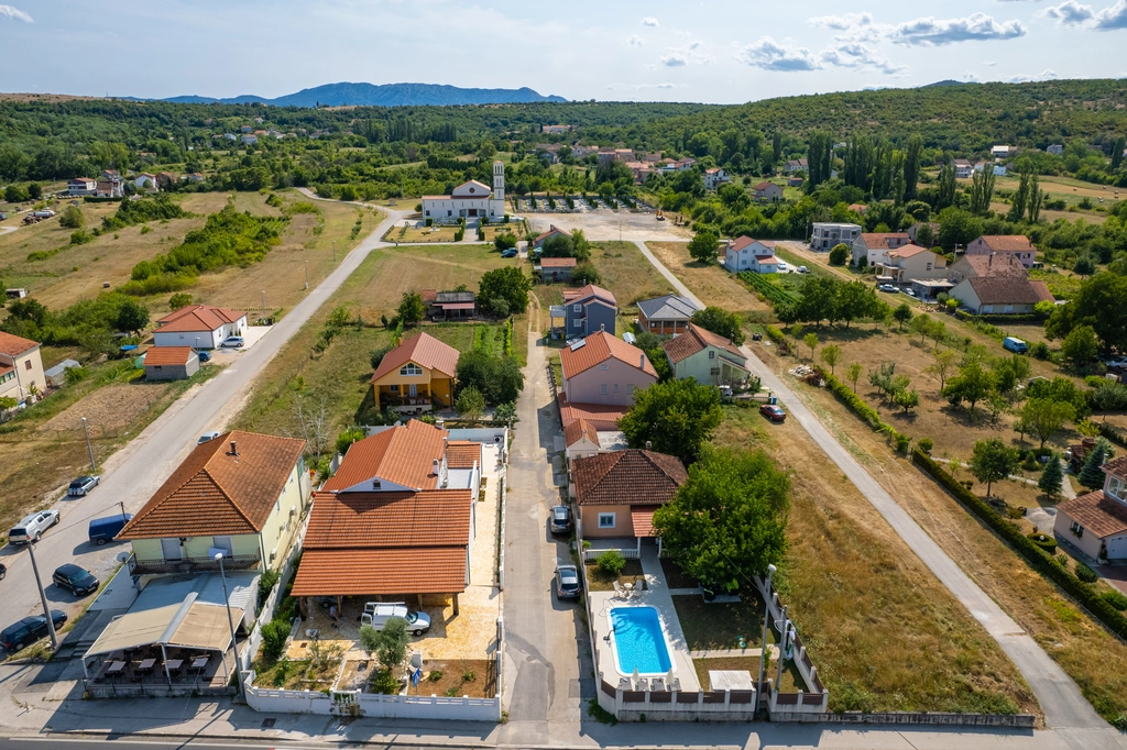 Košute Holiday House with Heated Pool and Private Garden