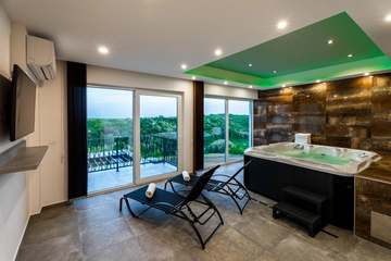 5-Bedroom Villa in Hrašćina for Up to 10 Guests