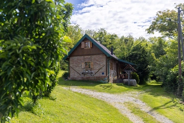Traditional Holiday House in Sekirišće for 4