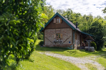 Traditional Holiday House in Sekirišće for 4