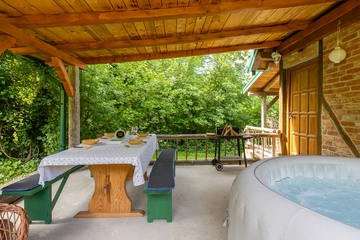 Traditional Holiday House in Sekirišće for 4