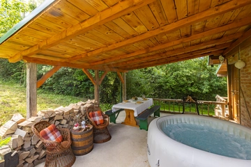 Traditional Holiday House in Sekirišće for 4