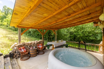 Traditional Holiday House in Sekirišće for 4