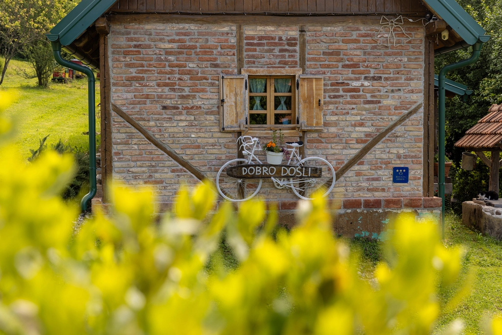 Traditional Holiday House in Sekirišće for 4
