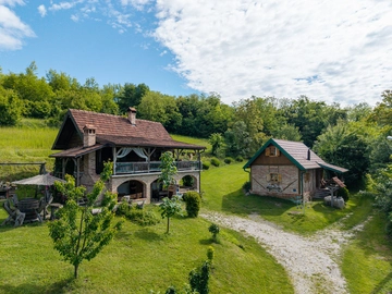 Traditional Holiday House in Sekirišće for 4