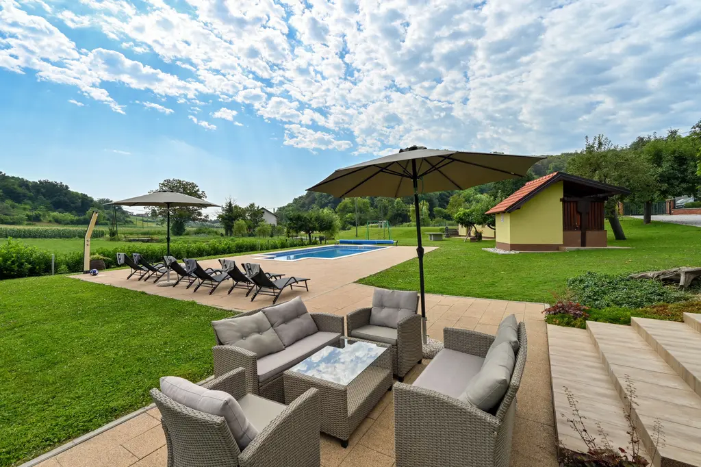 Holiday House with Heated Pool for 6 in Sveti Križ Začretje