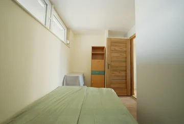 Split 2-Bedroom Apartment with Terrace & Park View