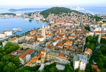 Split 2-Bedroom Apartment with Terrace & Park View