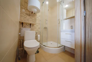 Split 2-Bedroom Apartment with Terrace & Park View