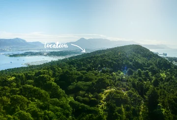 Split 2-Bedroom Apartment with Terrace & Park View