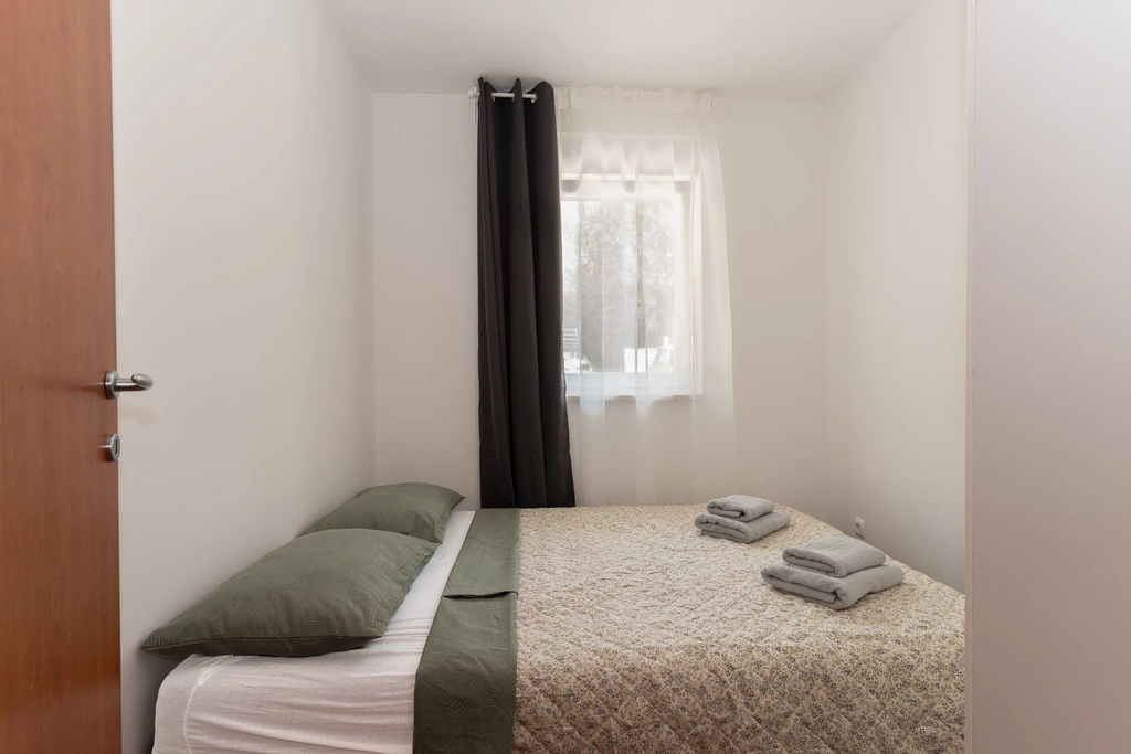 Makarska Ground-Floor Apartment for 5 Guests