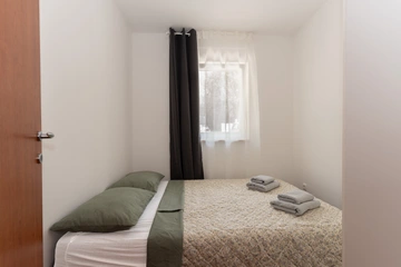 Makarska Ground-Floor Apartment for 5 Guests