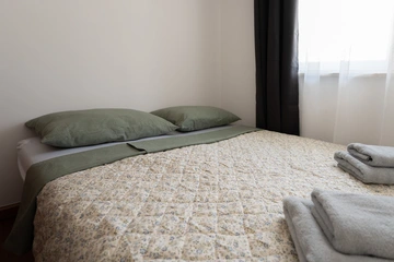 Makarska Ground-Floor Apartment for 5 Guests