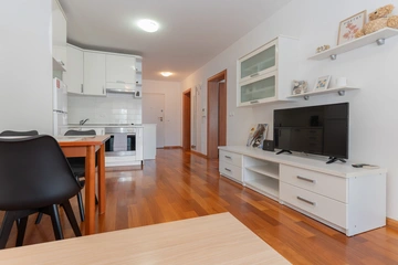 Makarska Ground-Floor Apartment for 5 Guests