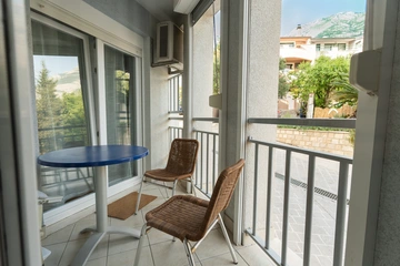 Makarska Ground-Floor Apartment for 5 Guests